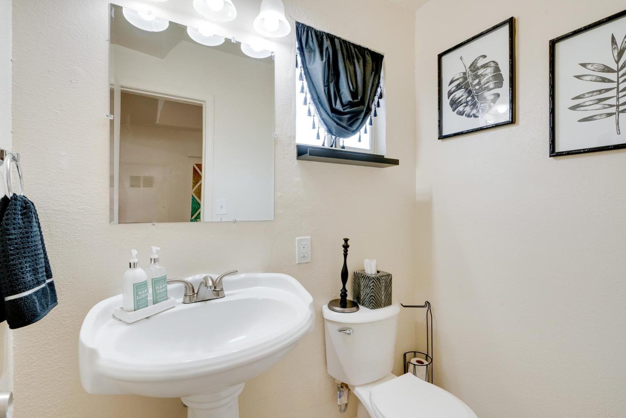 Breezy Fresno Home - Near Airport And Downtown Extérieur photo
